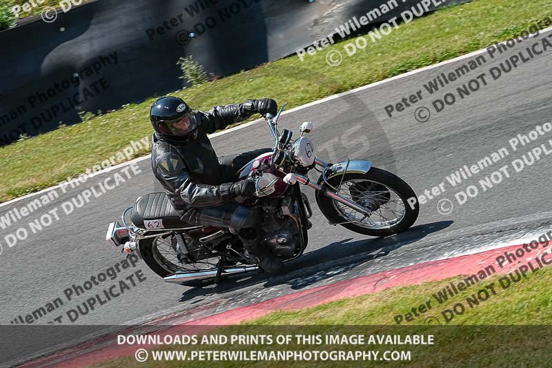 cadwell park;cadwell park photographs;cadwell trackday photographs;enduro digital images;event digital images;eventdigitalimages;peter wileman photography;racing digital images;trackday digital images;trackday photos